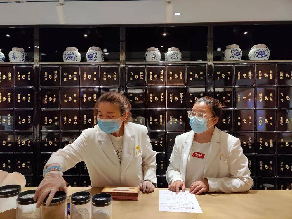 我走进同仁堂,点了杯咖啡