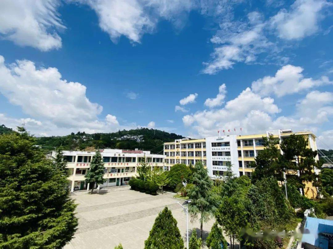 云县涌宝完全中学2020年秋季学期高中招生简章