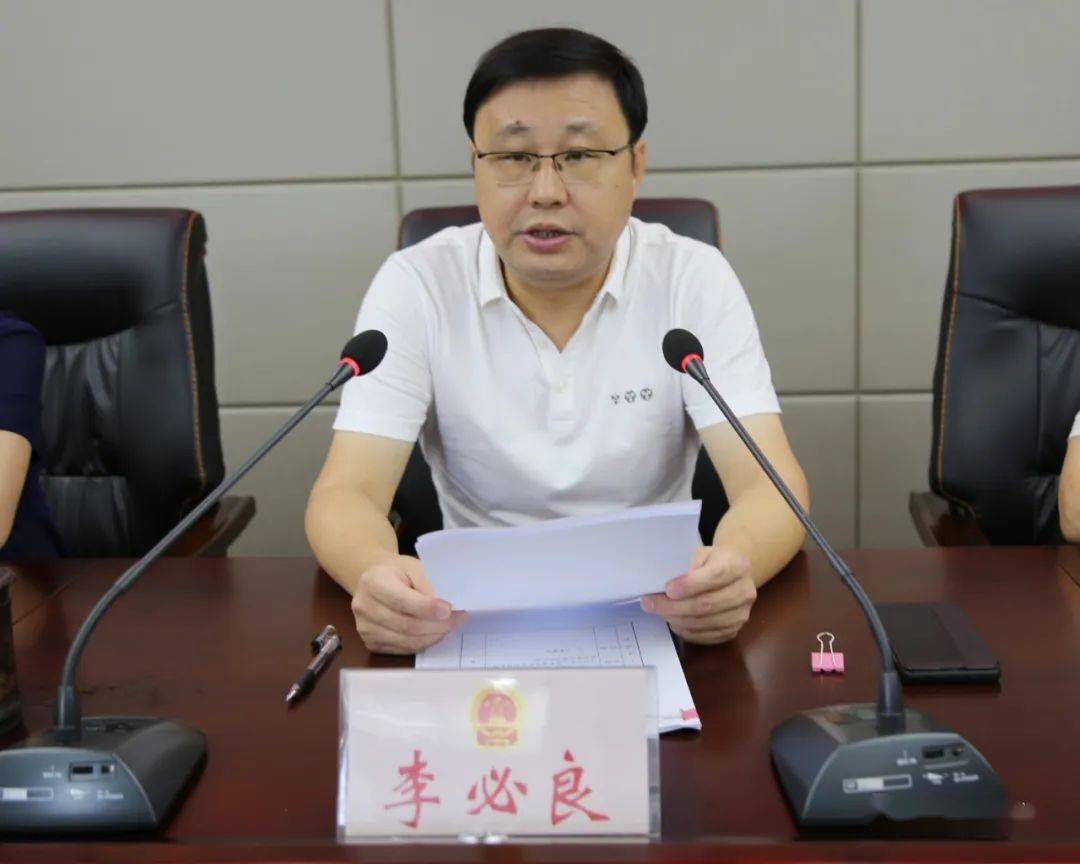 县人大常委会主任李必良,副主任胡长旺,甘慧颖,聂