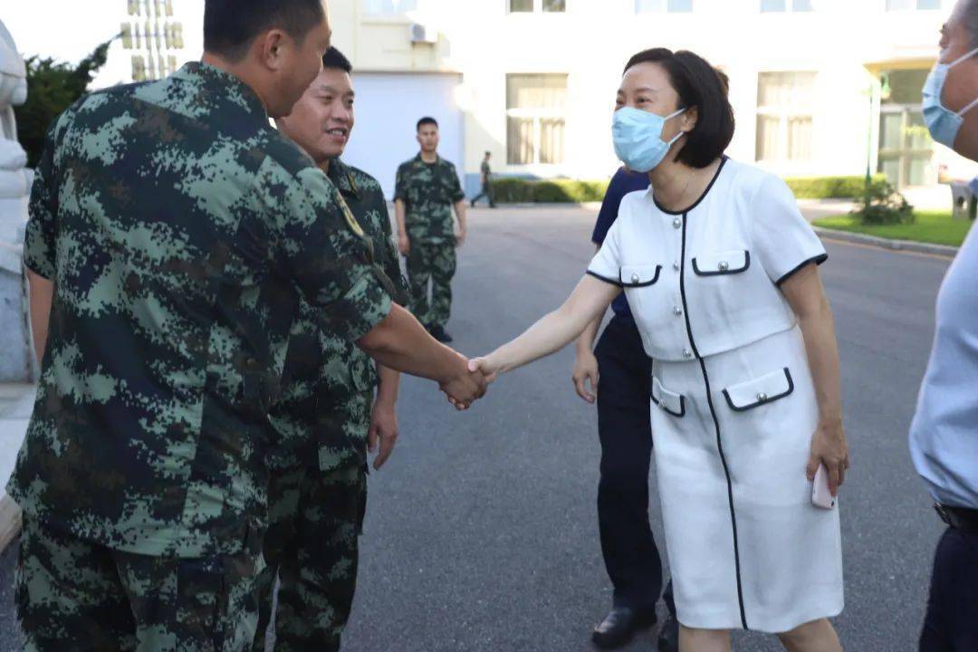 要闻 | 八一前夕,迟磊,苗永鹏走访慰问武警丹东支队驻地官兵