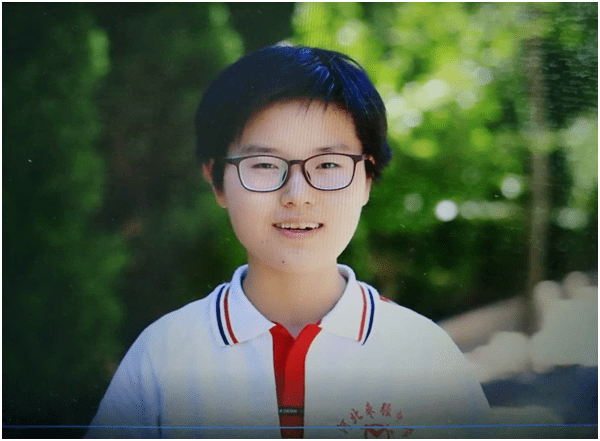 刻苦学习,是继2018年高考考取北京大学的枣强"感谢贫穷"女孩王心仪