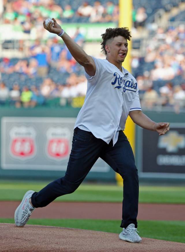 打不了棒球只好当老板酋长四分卫马霍姆斯成皇家新股东