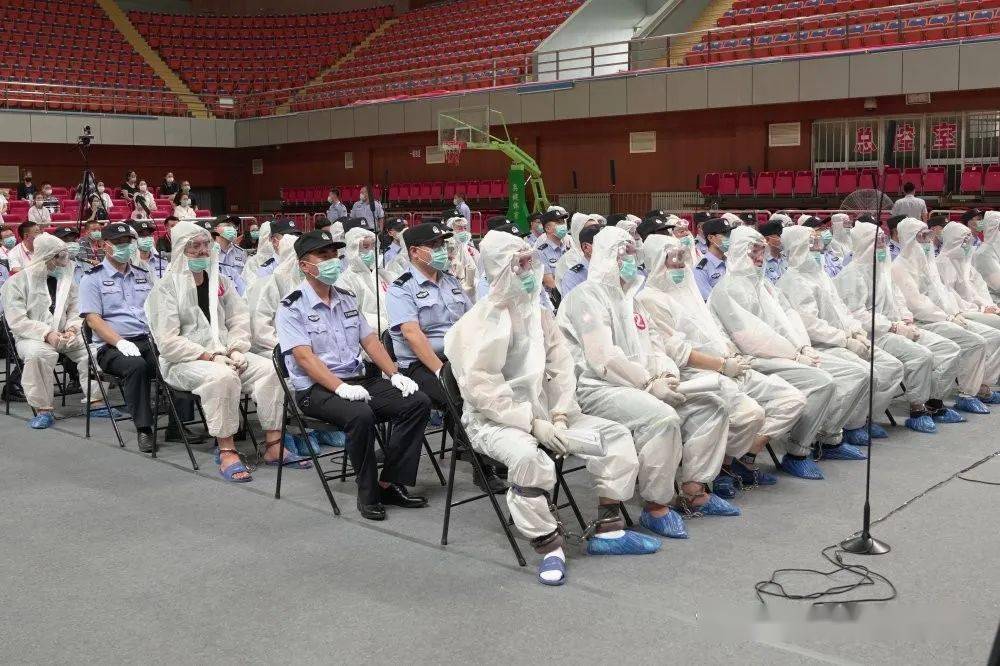 通辽董志伟绰号三光等36人涉黑案开庭