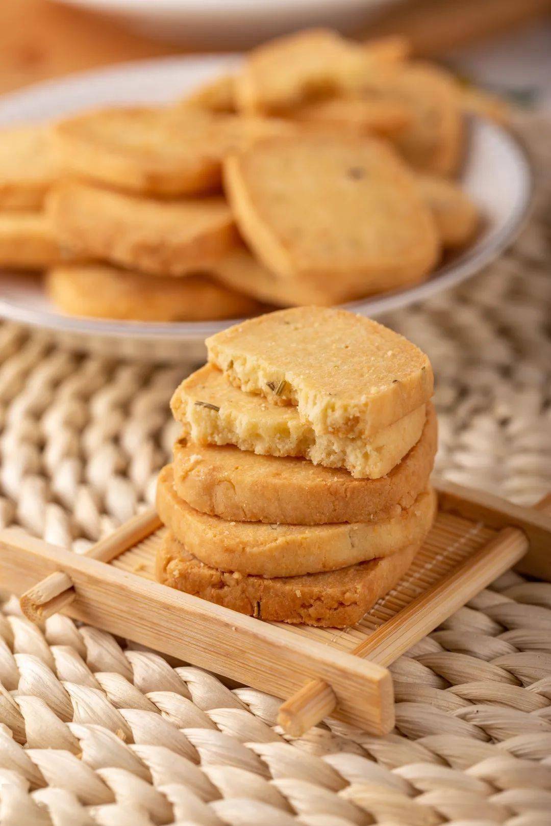 马苏里拉芝士还可以做饼干咸香酥脆的芝士饼干下午茶的新宠儿