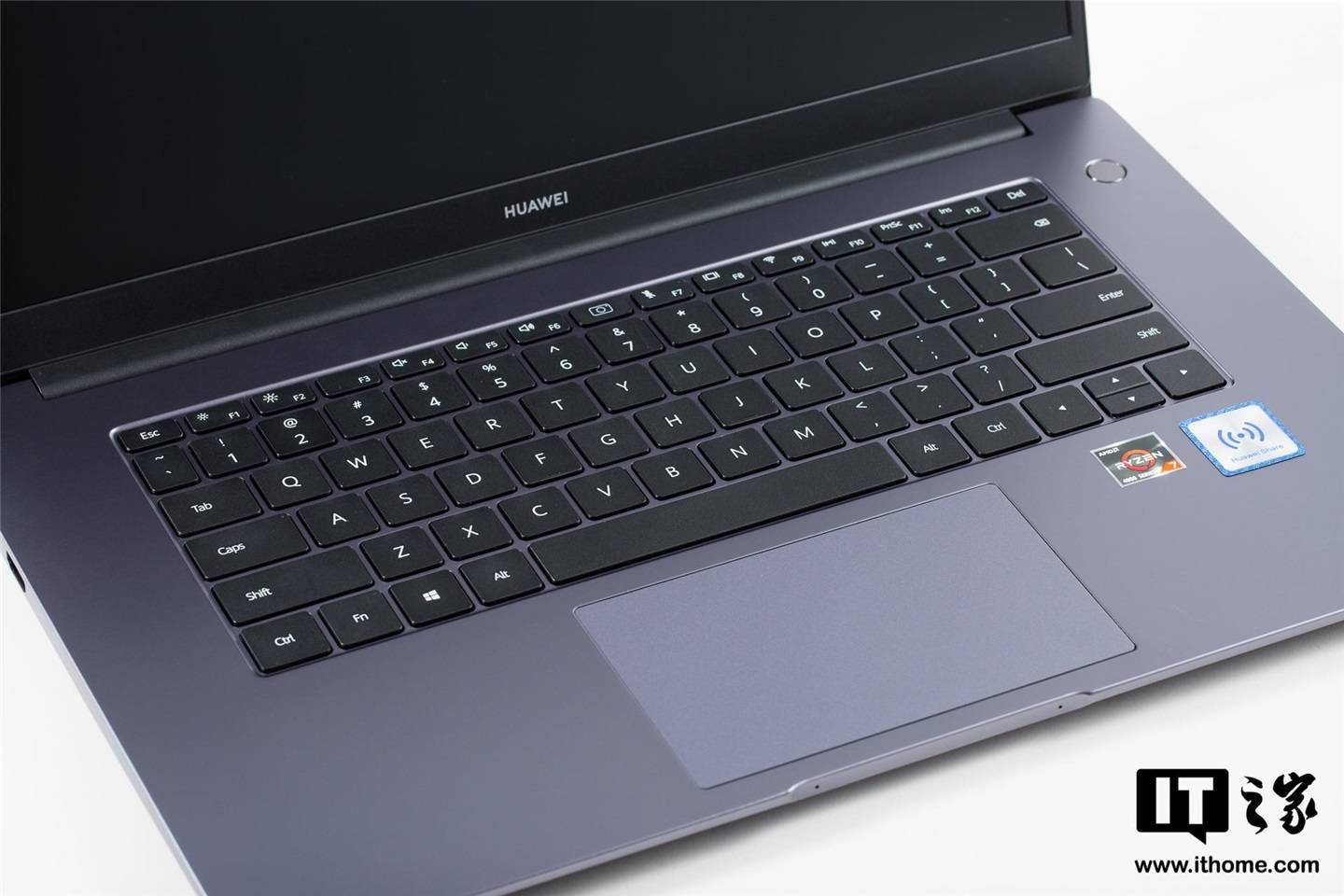 华为 matebook d 15 2020 锐龙版延续了华为笔记本家族全面屏的 dna