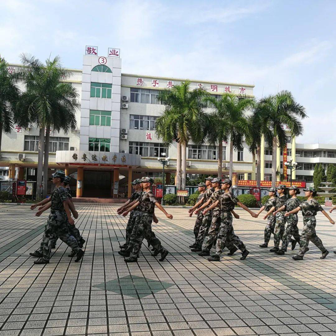 守护国旗庄严展现少年风采郁南西江中学国旗护卫队开展暑期特训