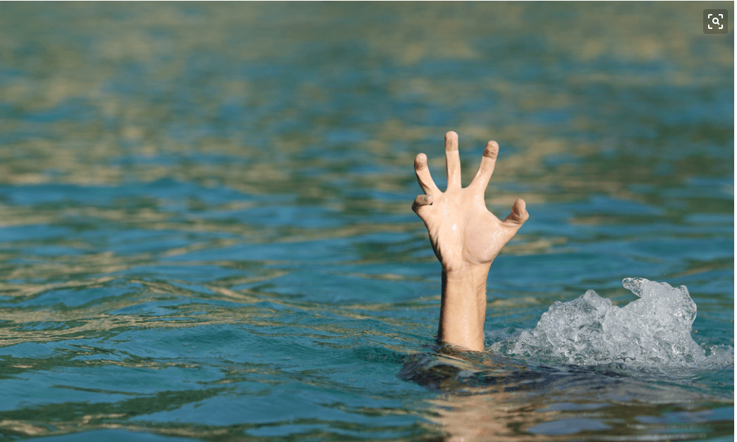 湖北七旬老伯跳入湖中救下落水女子获天天正能量奖金