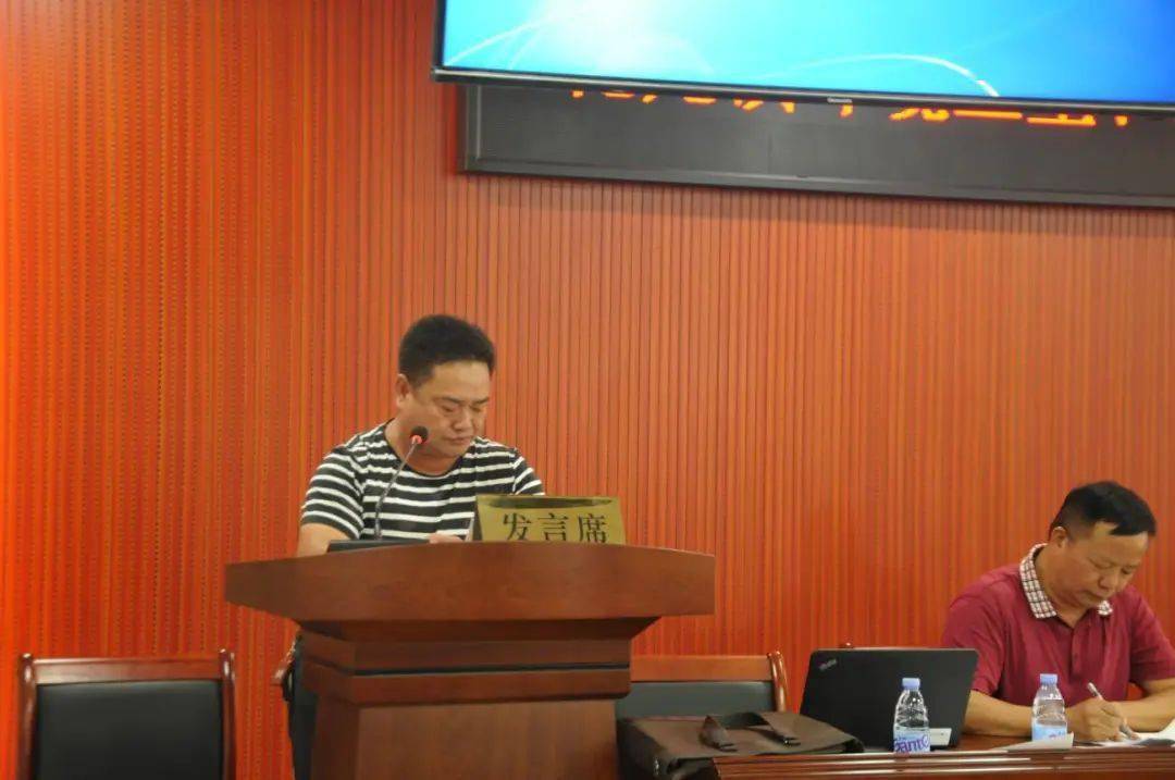 由明经村书记周钜伦,草堂村书记黄贯强对垃圾分类考核排名靠后进行