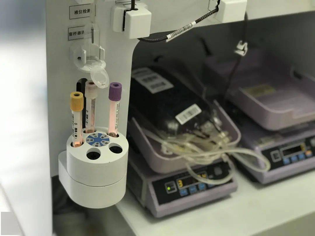 血液中心拍了拍你快来体验智能采血吧