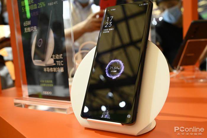 oppo125w超级闪充65w无线闪充50w超闪饼干充电器首次亮相chinajoy