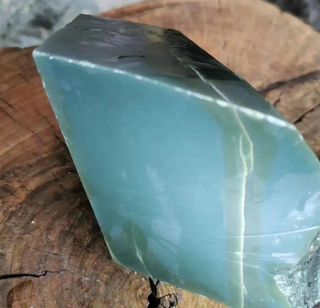 看和田玉新开矿料总产量不到3吨神秘的蓝皮料