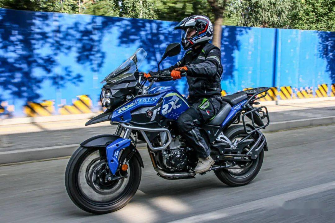 越野车级动力感受的国产拉力,试驾赛科龙rx 500丨把玩