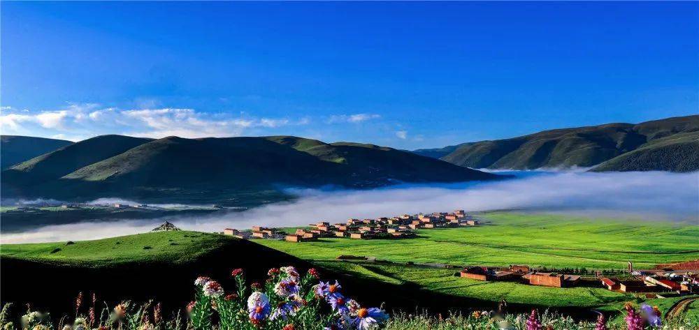 《村落》(拍摄于阿坝县麦昆村 )