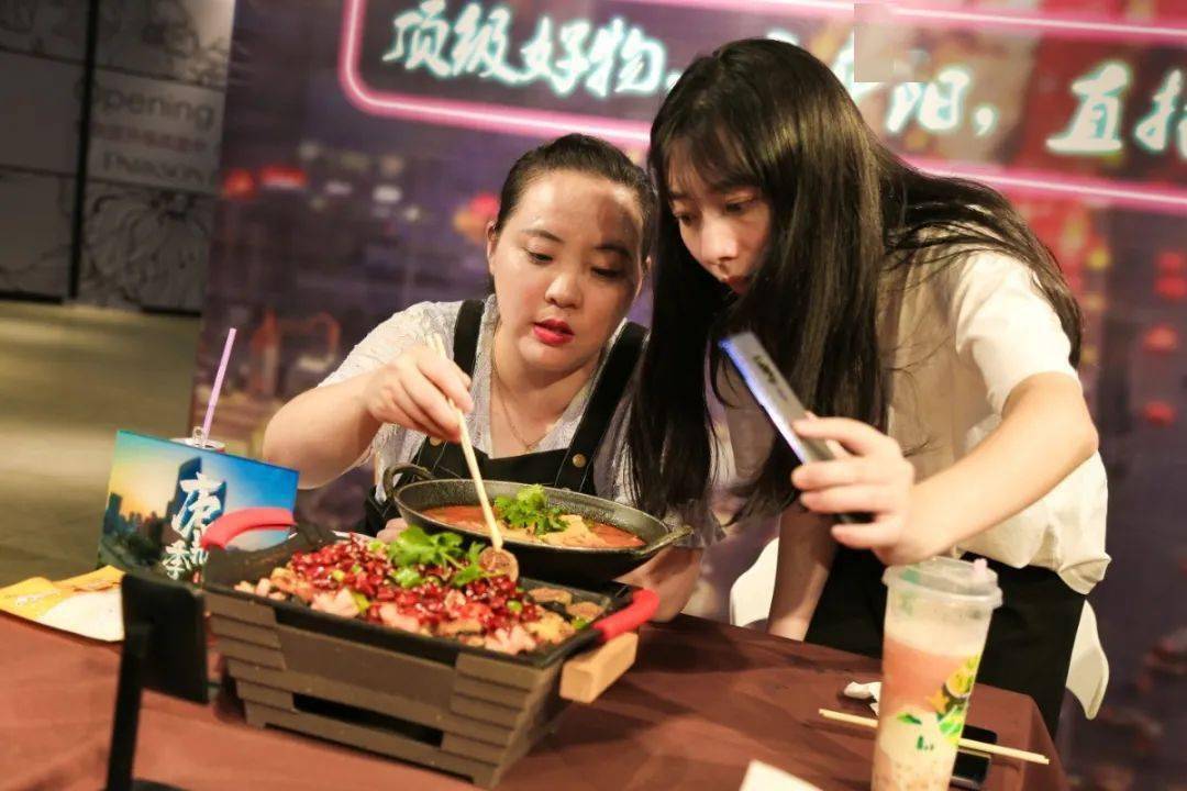 庐鼎季首场美食直播唤醒消费方式"新主张" ,注入经济发展"新活力"