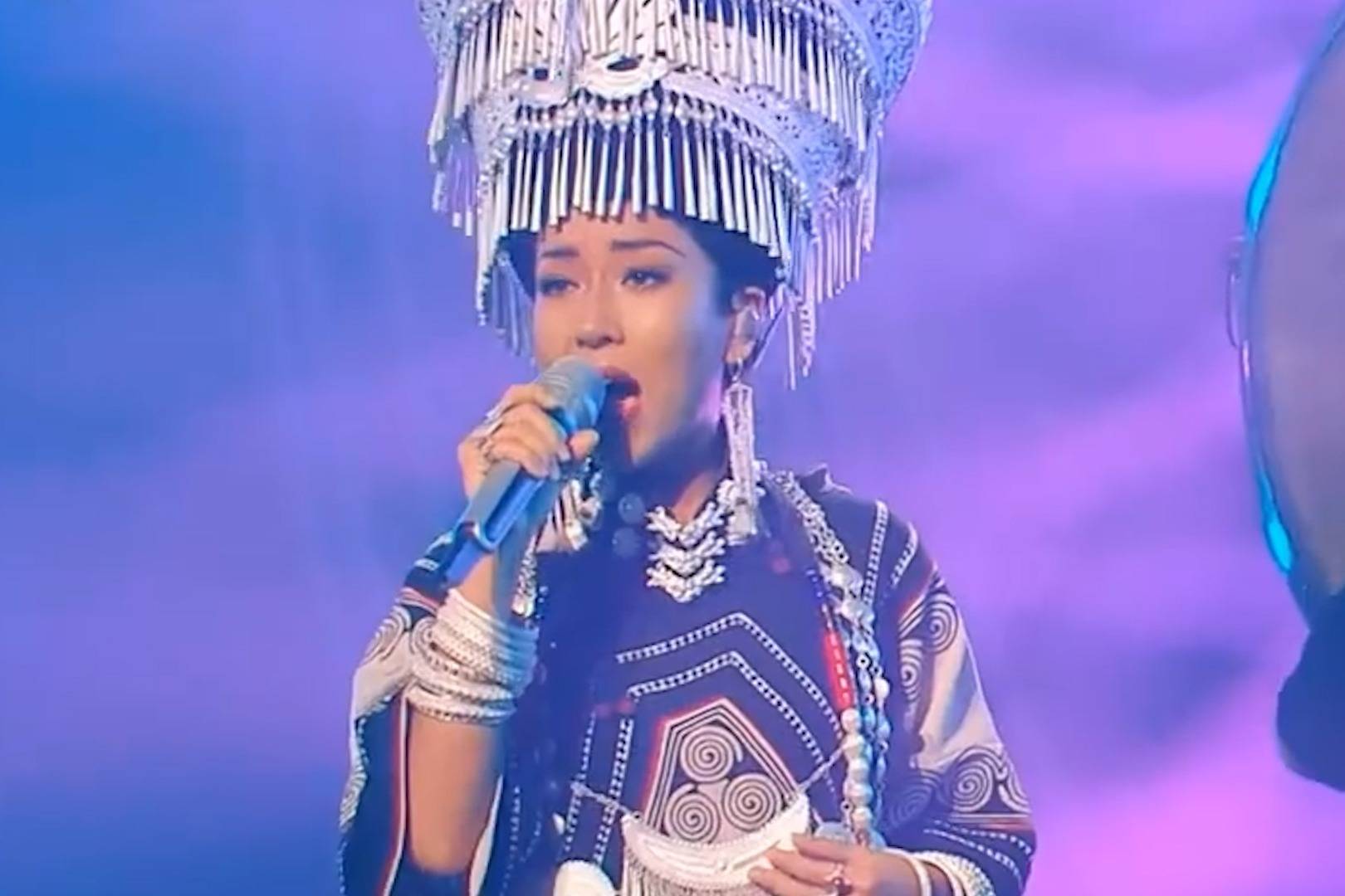 吉克隽逸唱不要怕彝族千层头饰太精致流行与民族完美结合