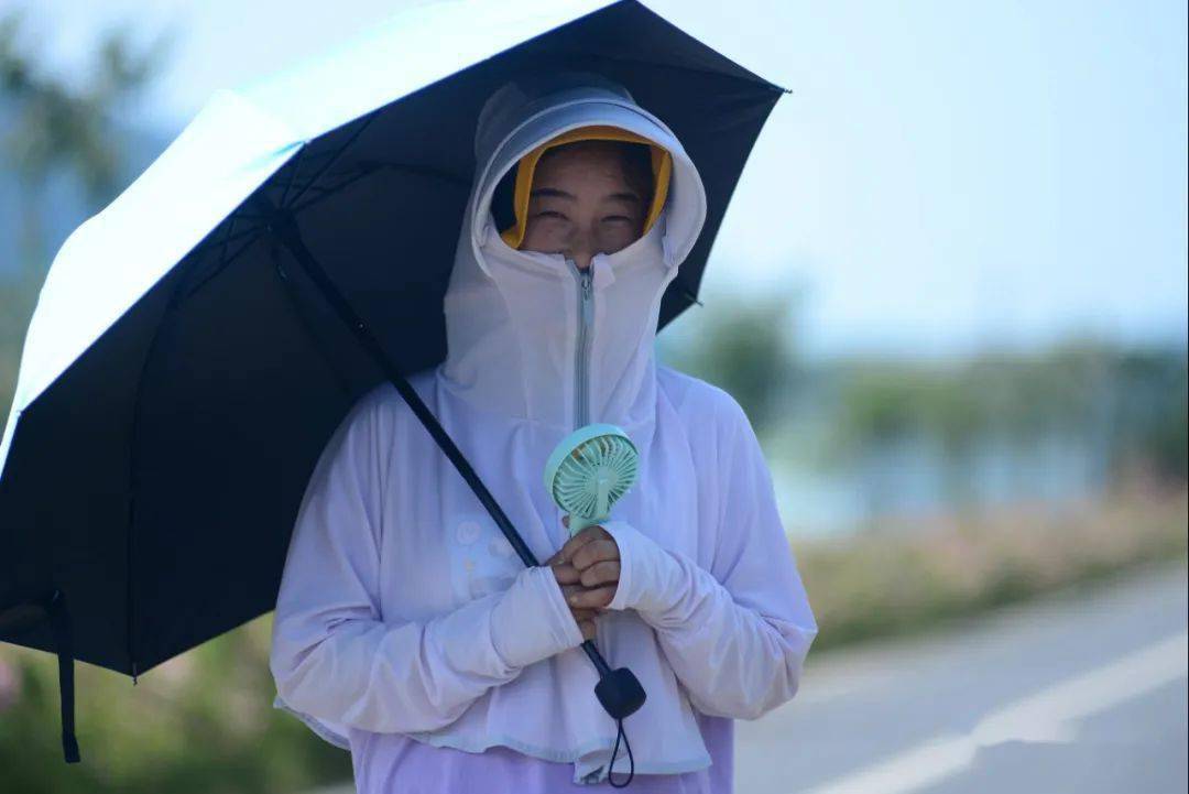 实拍丨36℃高温下实拍!太阳很烈,你们很美!