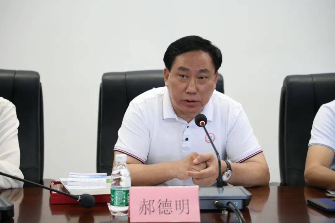 协会常务副会长兼秘书长郝德明,乐城先行区管理局副局长刘哲峰)协会向
