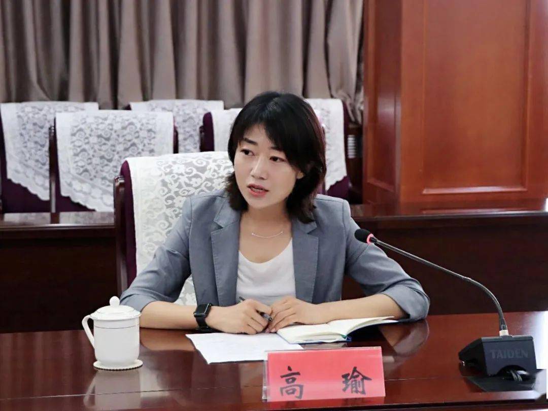 昆都仑区委召开常委会(扩大)会议 宣布干部任免决定