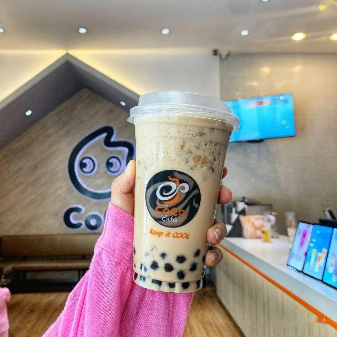 八月上新奶茶一口气喝了10杯究竟谁赢了