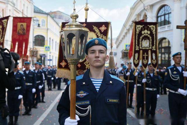 蓝色贝雷帽 海魂衫:俄罗斯隆重庆祝空降军成立90周年