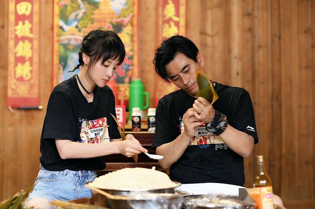 [消息]《我们在行动》第五季"披荆斩棘"的黄晓明下厨烧肉 薇娅手把手