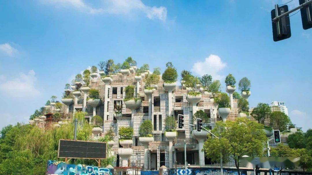 此外,附近的上海造币博物馆,m50创意园,也是平时休闲绝佳的打卡之处