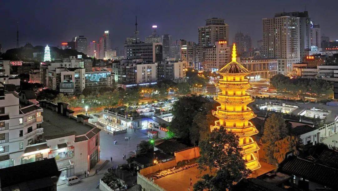 图源:王敏烽一年四时,或于闽江之滨观潮,或于罗星塔上看海,或于乌山山