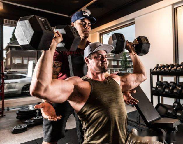 重量)杠铃背后直立划船 4 12站姿龙门架侧平举 3 12,10, 8阿诺德推举