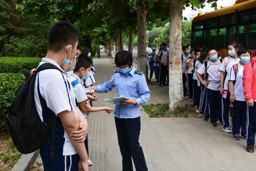 携手同行2020复工复产复学复商复市摄影作品网络邀请展