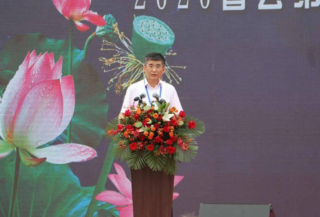 张乾山在致辞中代表县委,县政府和全县人民,向出席本次活动的各位领导