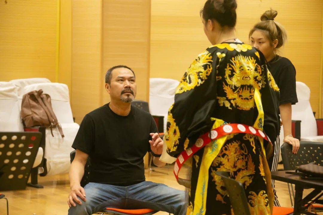 《情探》越剧名家黄慧指导《盘夫》不惧酷暑 辛勤练功下周继续……生