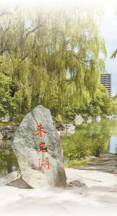 山石可以孤置欣赏,堆叠假山