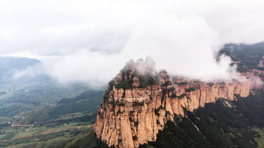 疑是天宮遷板山