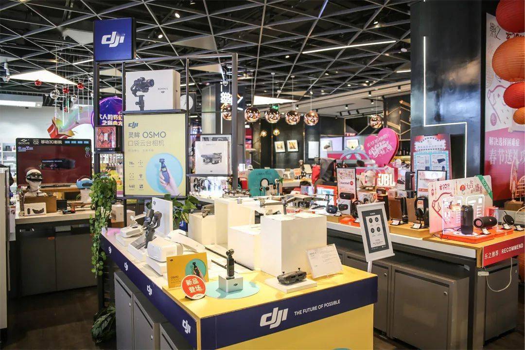 16日每周五,周六,周日,工银信用卡持卡人于百脑汇上海店指定商户消费