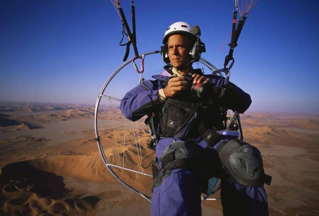 摄影师坚持飞行40年从高空记录人类改变地球的痕迹