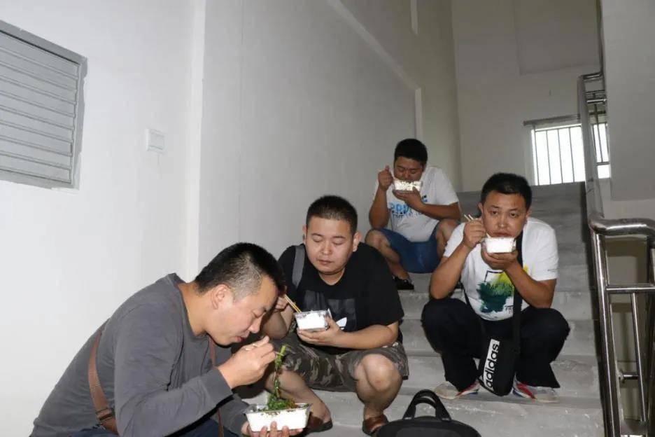 致敬扫黑英雄——吴峰:利剑出鞘,斩断黑恶势力经济链条