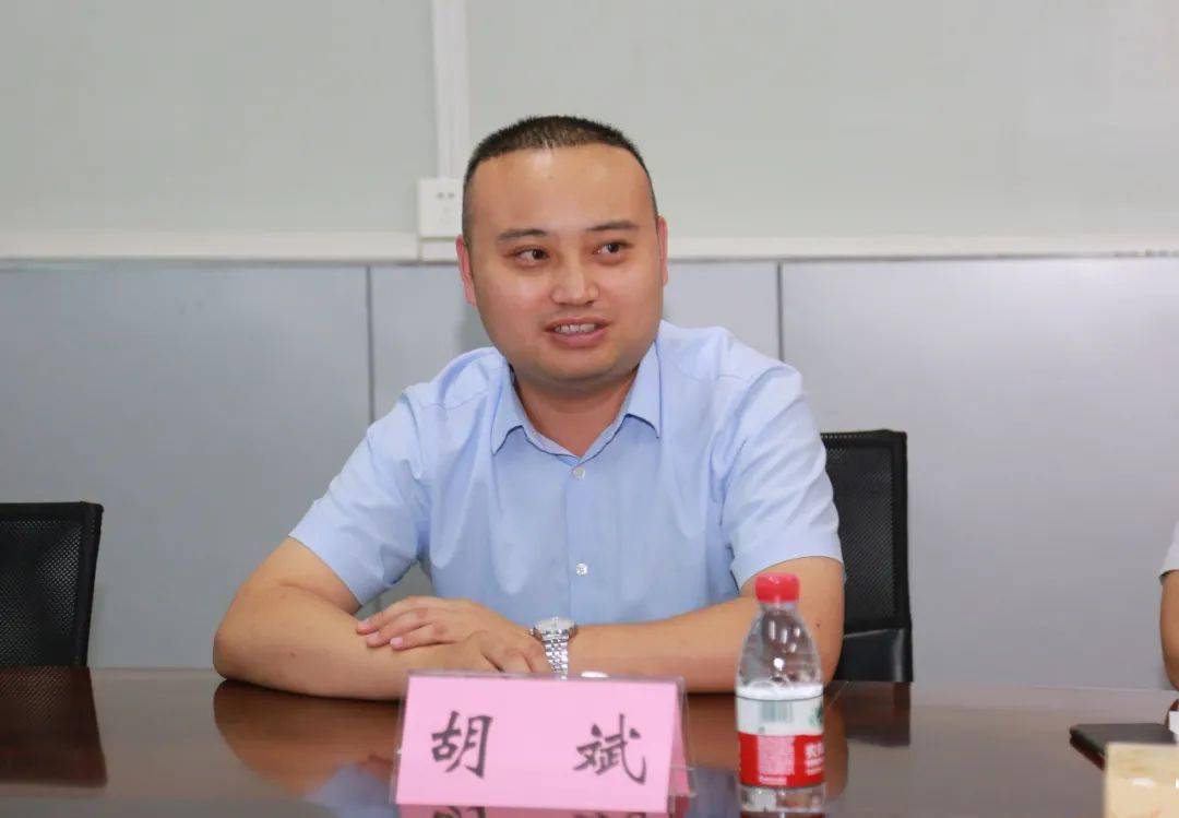 王新春代表河南大学医学院致辞王海蛟介绍了医院发展情况和博士后工作
