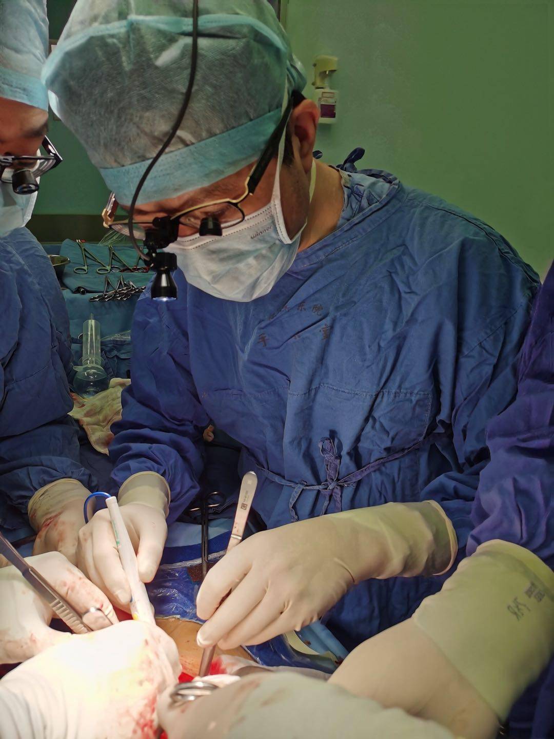 患儿生命垂危,仁济医院夏强团队成功完成一例无输血亲体肝移植手术