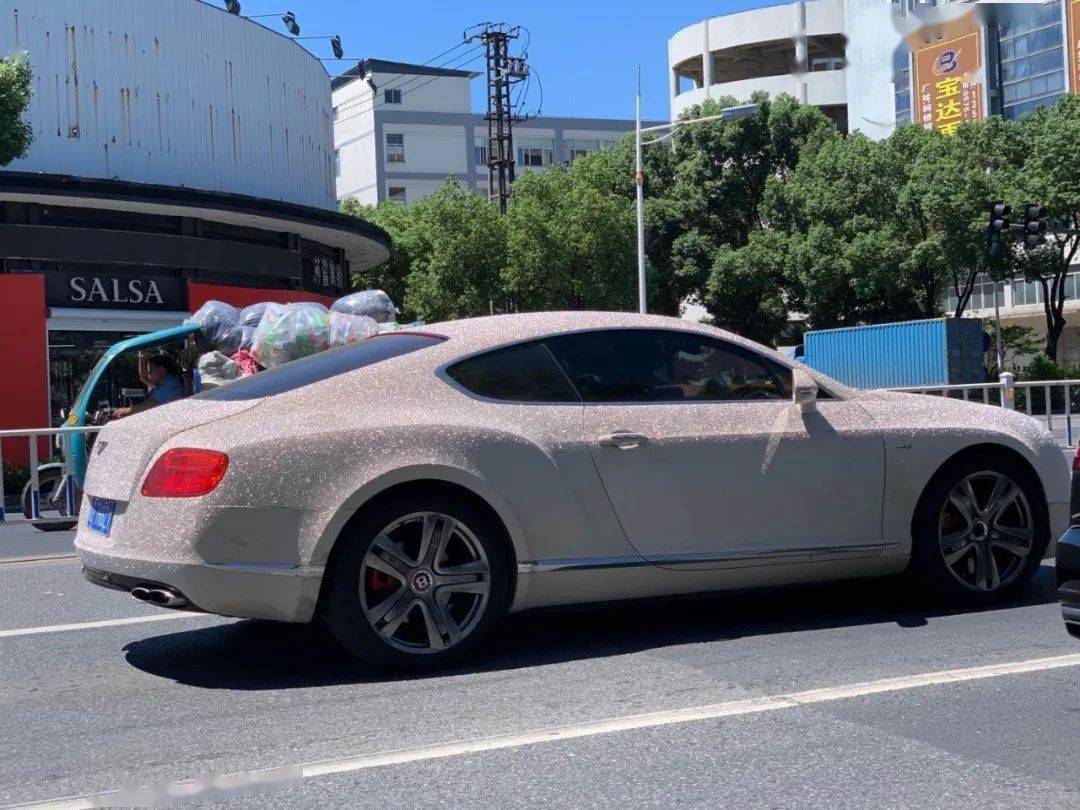 绍兴惊现百万级豪车!车身贴满布灵布灵的