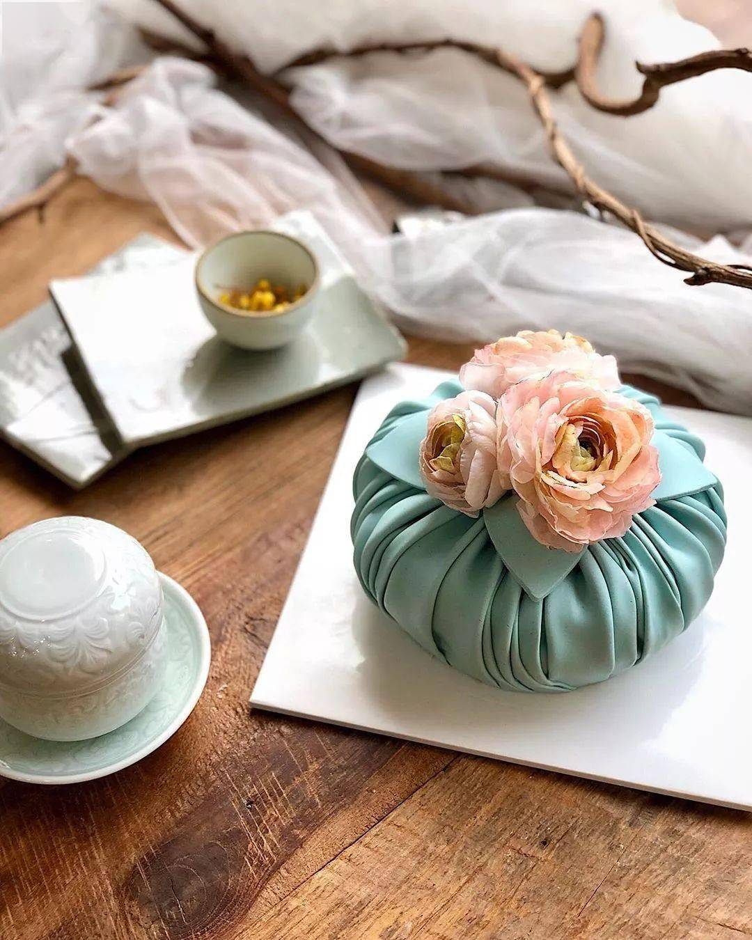 韩国小姐姐晒蛋糕,百万粉丝每天催更不为吃只为欣赏:太美了