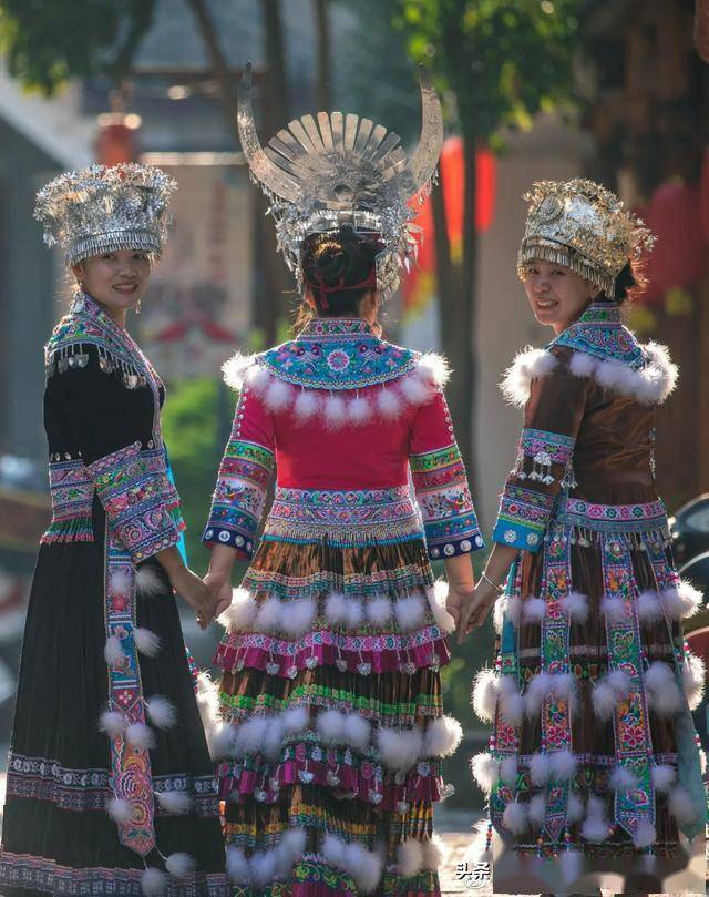 分享边城山寨寻百鸟衣