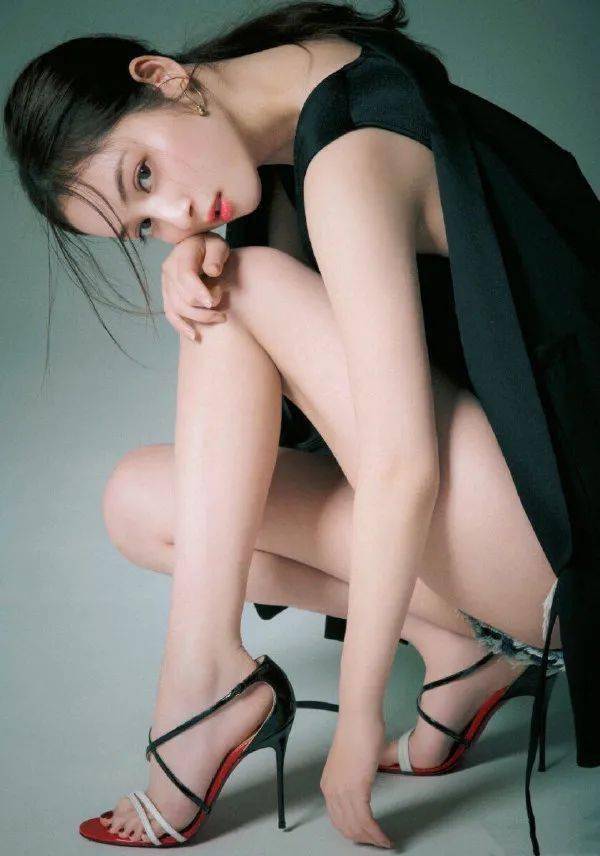 穿衣新观念上衣包的严下身随便穿