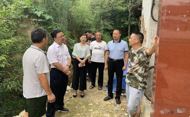 史邦俭到温泉镇检查指导防汛工作