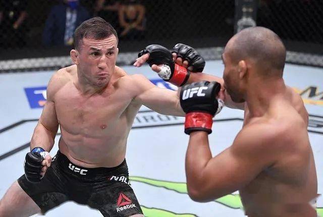 战报ufc252米欧奇vs科米尔