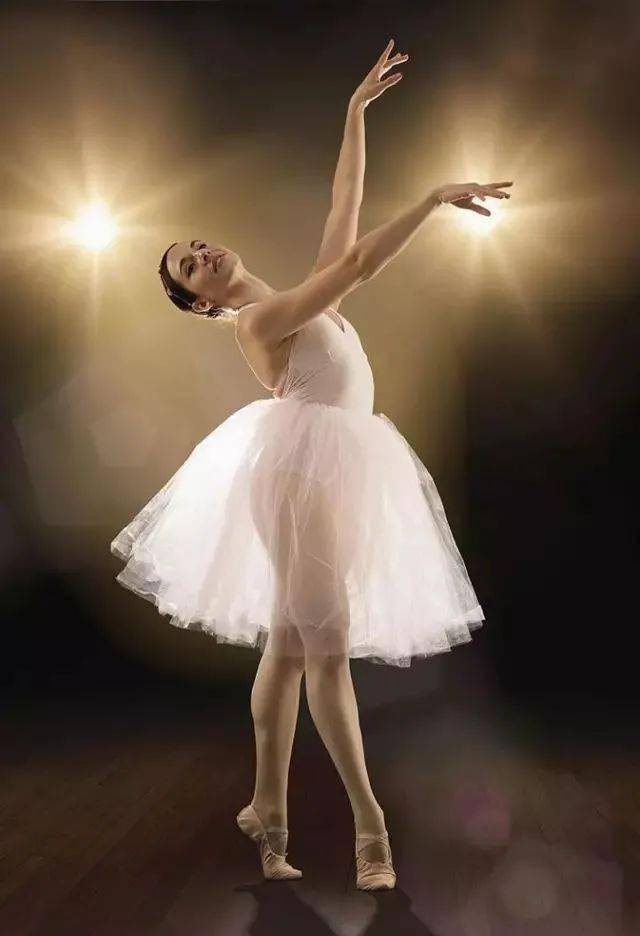 女人每天跳舞1小时比敷100片面膜更管用舞友都有同感