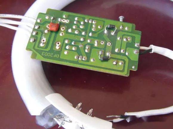 节能灯修理试验