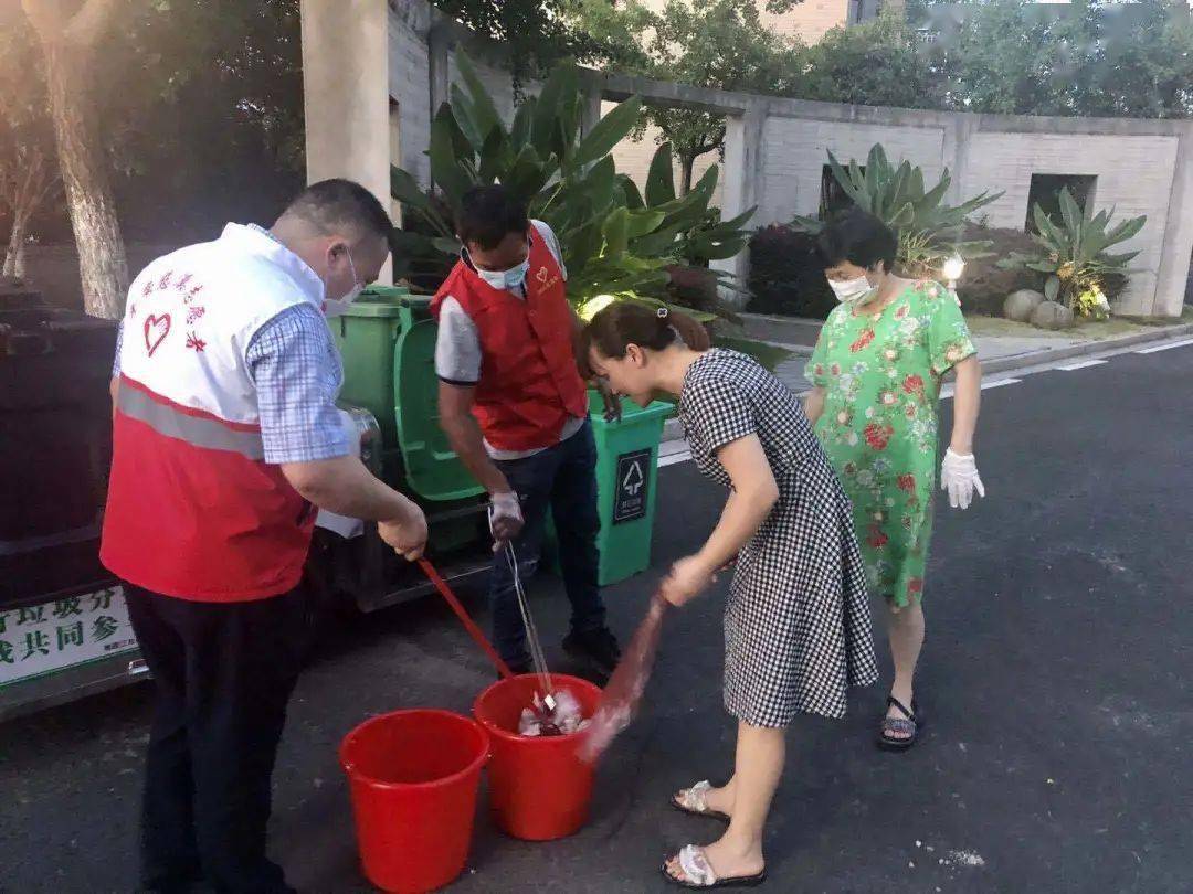 宗汉街道主要领导督导居住小区垃圾分类工作并召开相关会议