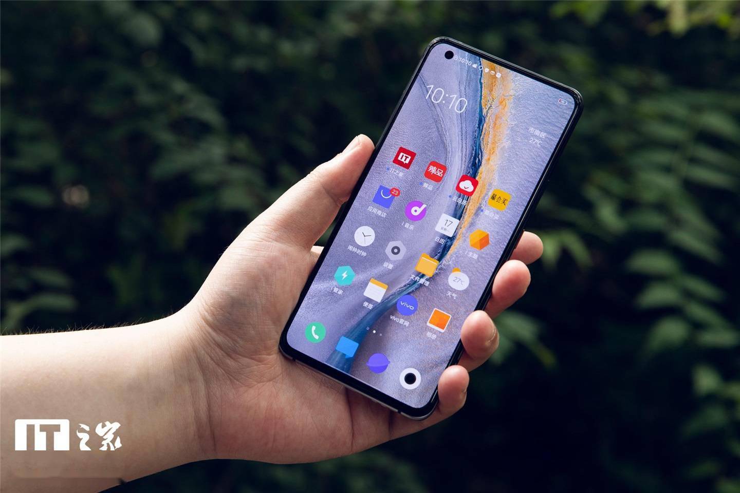 iqoo5评测iqoo诞生以来最水桶和旗舰的一款手机