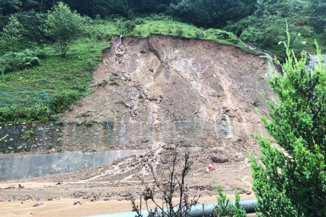 雅西高速公路菩萨岗段恢复通行