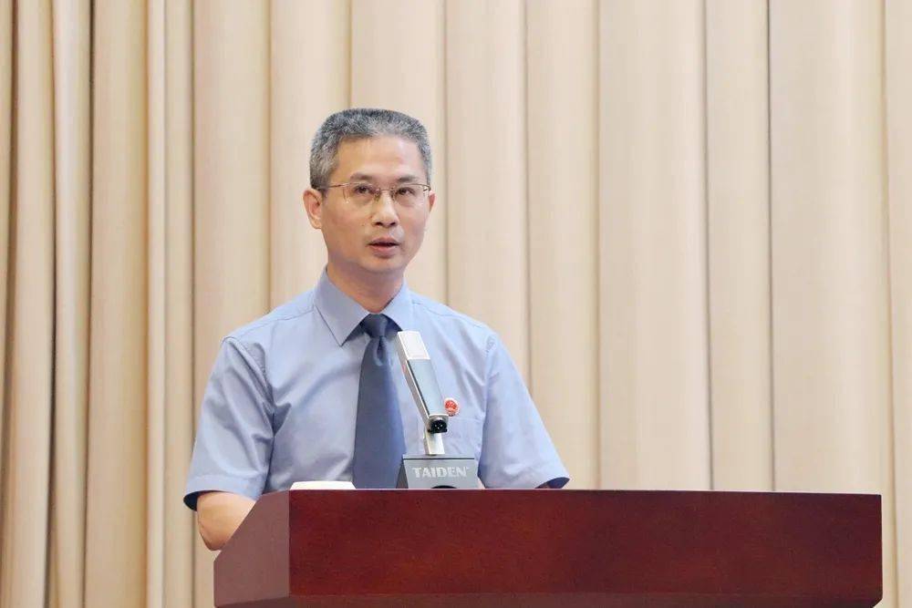 对"一府两院"上半年工作情况作审议发言▲文| 龚洁 图| 唐柯,李莎